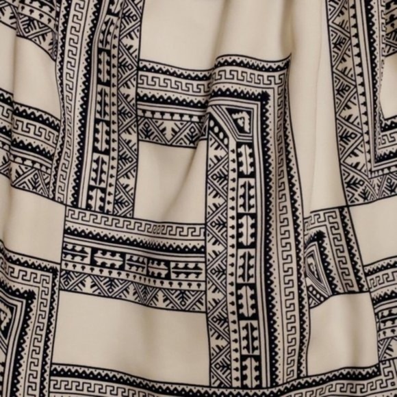 Storee, Adorable Cross Back,Halter-Style Geo Designed Dress, Excellent Condition - Picture 8 of 9